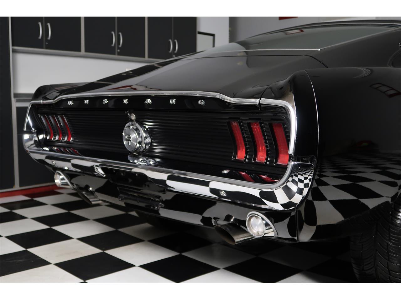 Ford-Mustang-1967-Raven-Black-Red-6