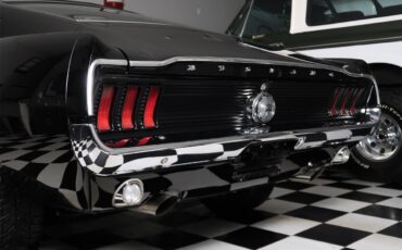 Ford-Mustang-1967-Raven-Black-Red-8