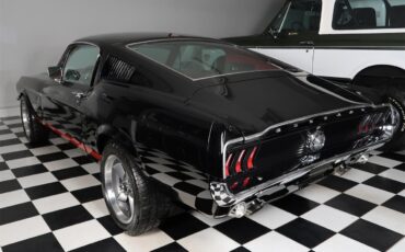 Ford-Mustang-1967-Raven-Black-Red-9