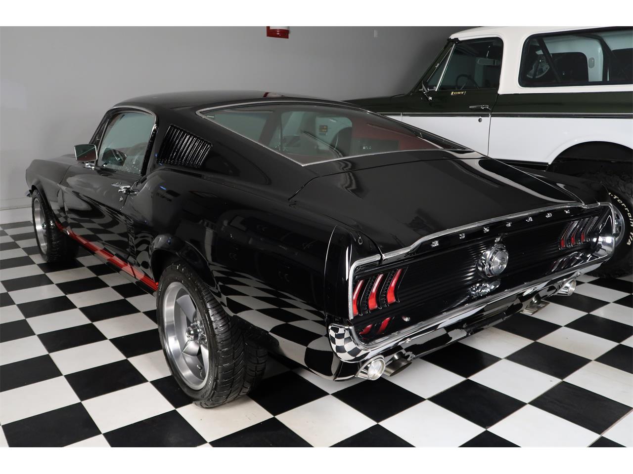 Ford-Mustang-1967-Raven-Black-Red-9