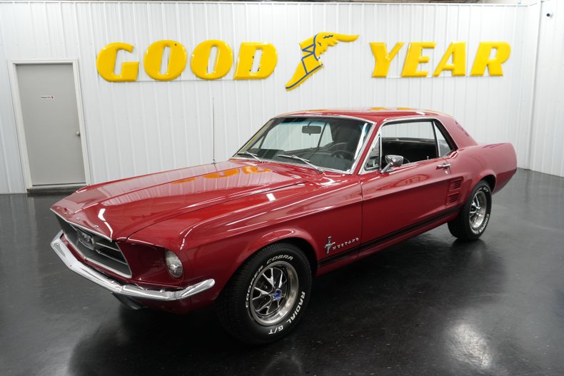 Ford-Mustang-1967-Red-Black-10