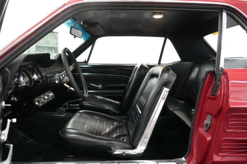 Ford-Mustang-1967-Red-Black-11