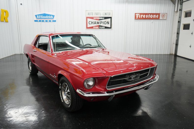 Ford-Mustang-1967-Red-Black-18