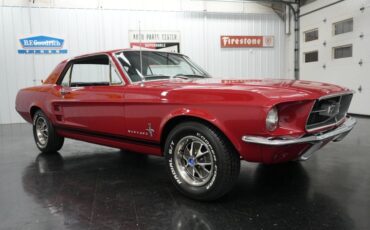 Ford-Mustang-1967-Red-Black-2