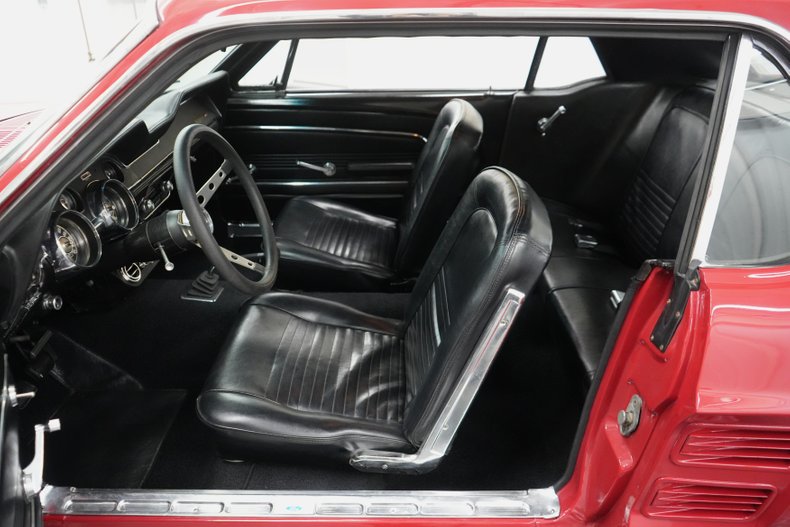 Ford-Mustang-1967-Red-Black-25