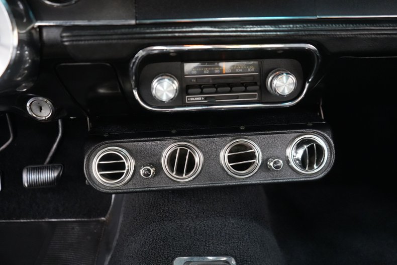 Ford-Mustang-1967-Red-Black-28