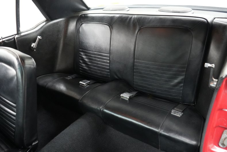 Ford-Mustang-1967-Red-Black-32