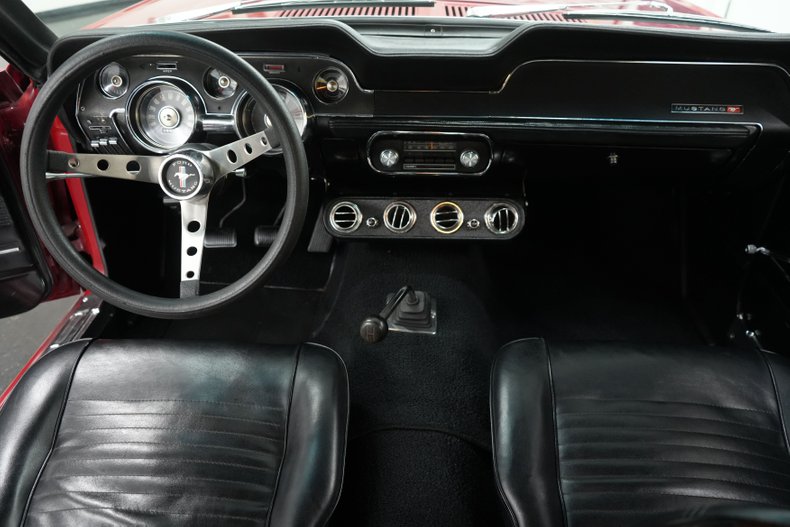 Ford-Mustang-1967-Red-Black-33