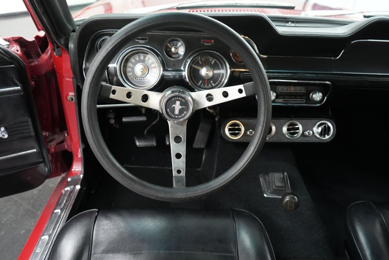 Ford-Mustang-1967-Red-Black-34