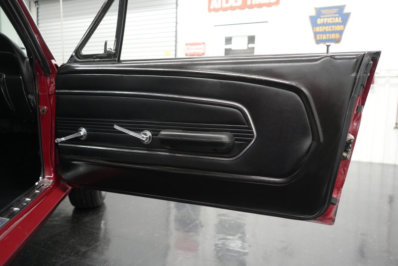 Ford-Mustang-1967-Red-Black-35