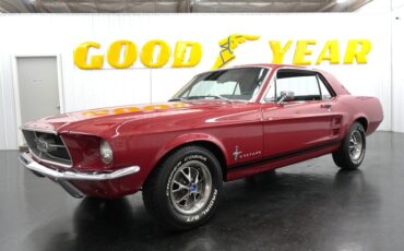 Ford-Mustang-1967-Red-Black