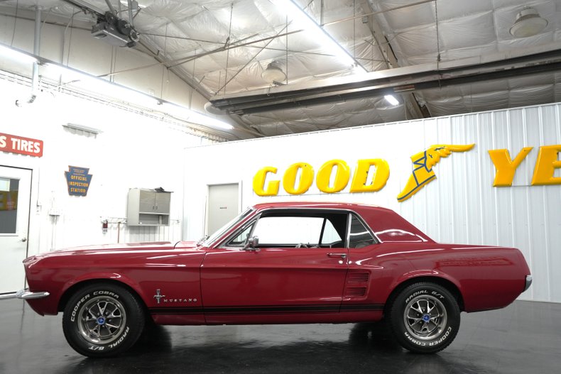 Ford-Mustang-1967-Red-Black-39