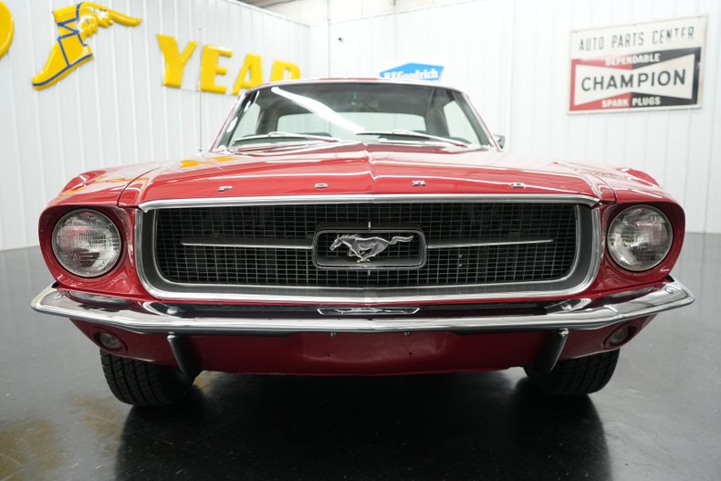 Ford-Mustang-1967-Red-Black-4