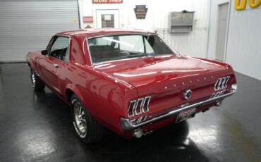 Ford-Mustang-1967-Red-Black-40