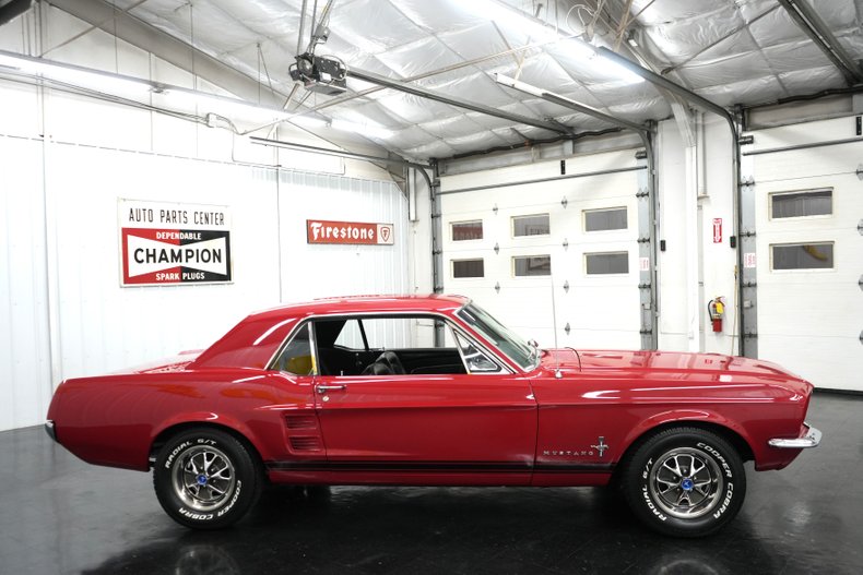 Ford-Mustang-1967-Red-Black-41