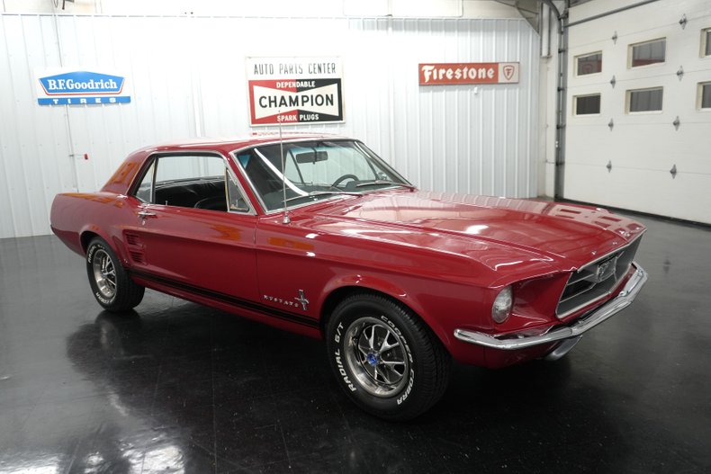 Ford-Mustang-1967-Red-Black-44