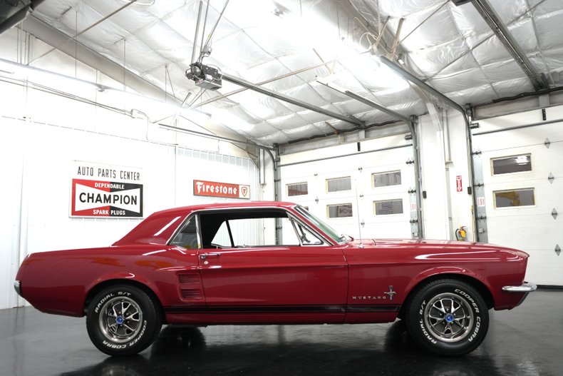 Ford-Mustang-1967-Red-Black-45