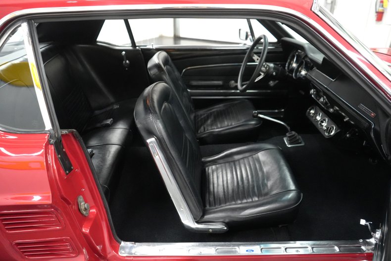 Ford-Mustang-1967-Red-Black-7