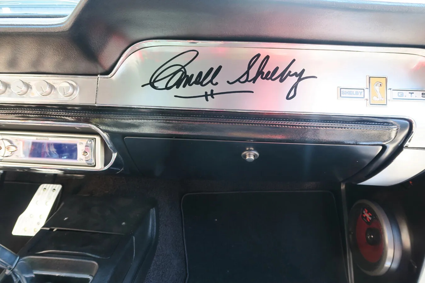 Ford-Mustang-1967-Silver-Black-5