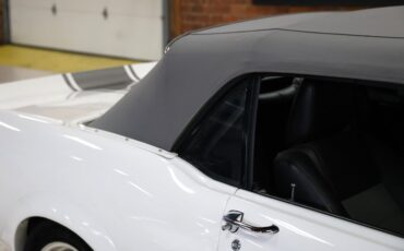 Ford-Mustang-1967-Wimbledon-White-Black-ampamp-Gray-1