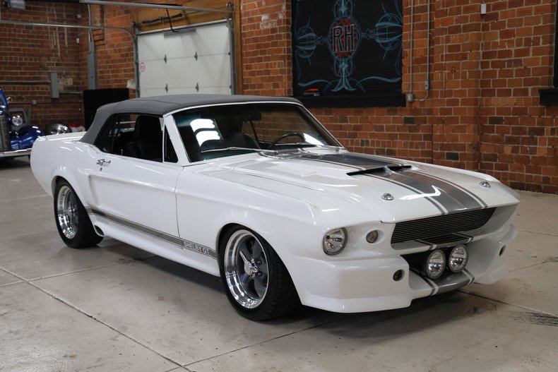Ford-Mustang-1967-Wimbledon-White-Black-ampamp-Gray-10