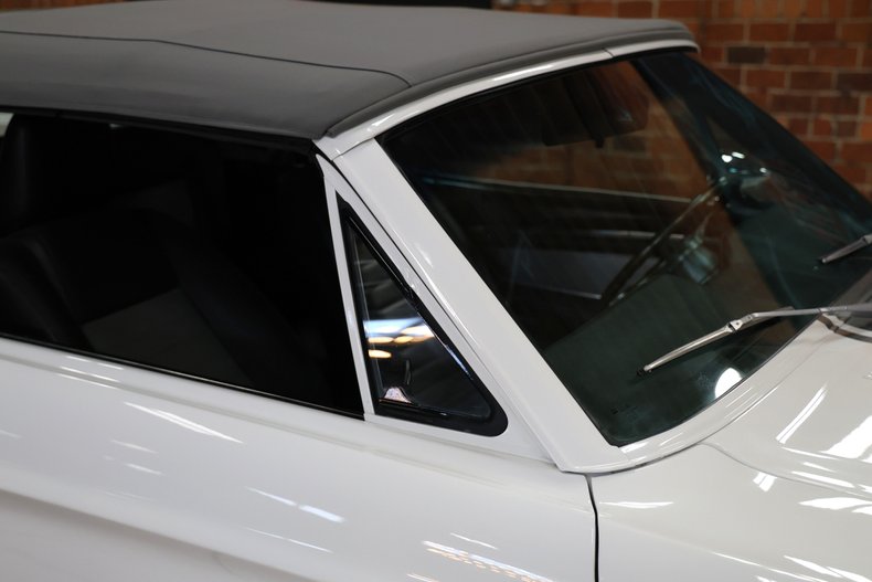 Ford-Mustang-1967-Wimbledon-White-Black-ampamp-Gray-11