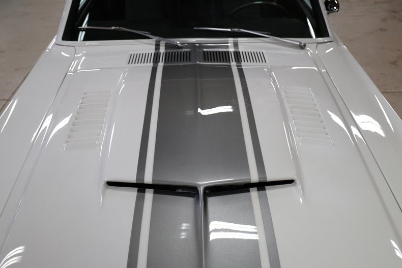Ford-Mustang-1967-Wimbledon-White-Black-ampamp-Gray-13