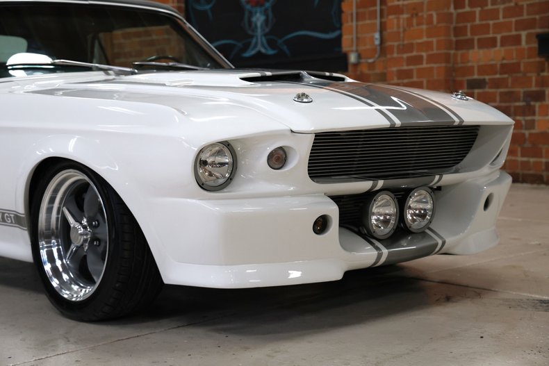 Ford-Mustang-1967-Wimbledon-White-Black-ampamp-Gray-14