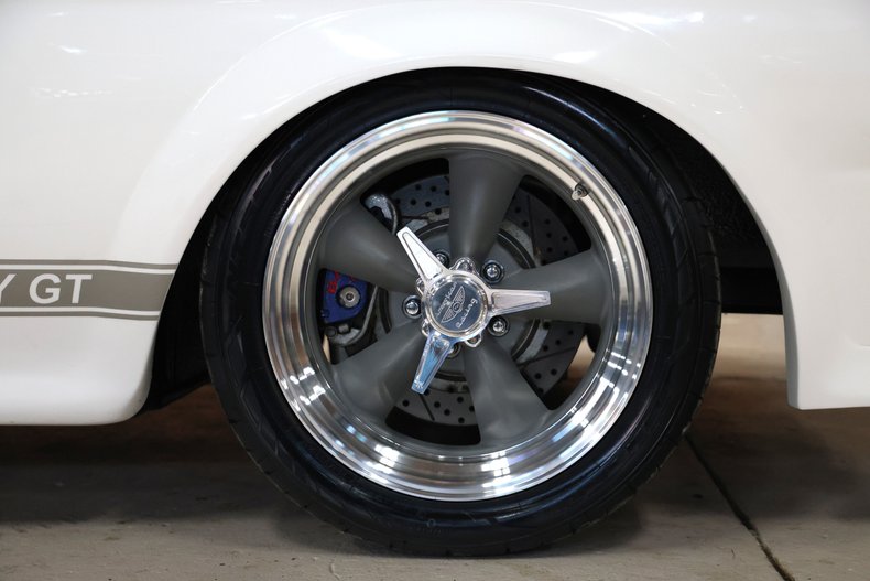 Ford-Mustang-1967-Wimbledon-White-Black-ampamp-Gray-16