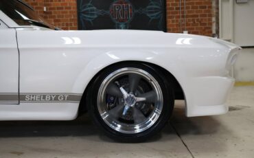 Ford-Mustang-1967-Wimbledon-White-Black-ampamp-Gray-17
