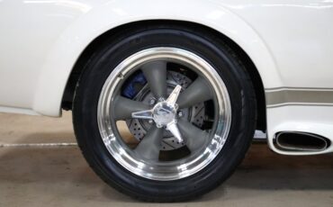 Ford-Mustang-1967-Wimbledon-White-Black-ampamp-Gray-18