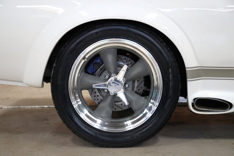 Ford-Mustang-1967-Wimbledon-White-Black-ampamp-Gray-18