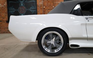 Ford-Mustang-1967-Wimbledon-White-Black-ampamp-Gray-19