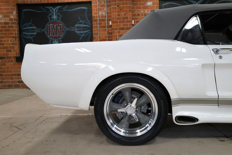 Ford-Mustang-1967-Wimbledon-White-Black-ampamp-Gray-19