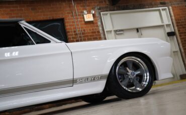 Ford-Mustang-1967-Wimbledon-White-Black-ampamp-Gray-2