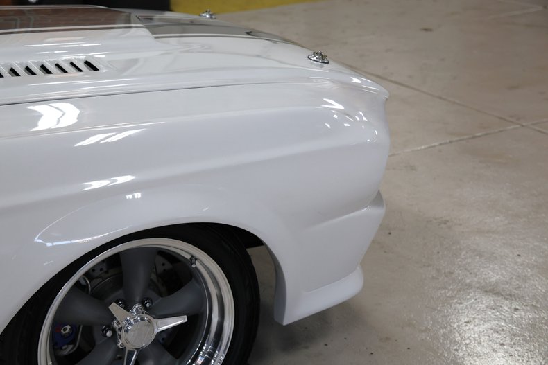 Ford-Mustang-1967-Wimbledon-White-Black-ampamp-Gray-20