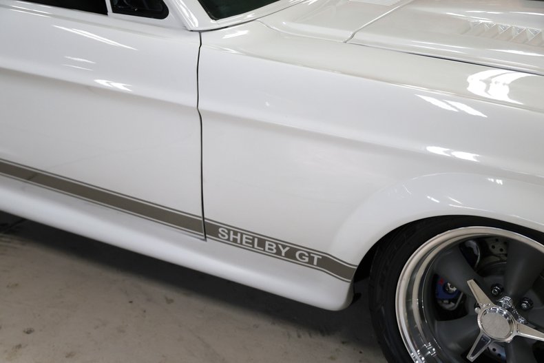 Ford-Mustang-1967-Wimbledon-White-Black-ampamp-Gray-21