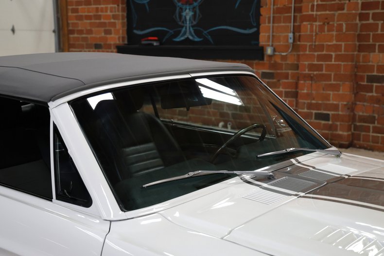 Ford-Mustang-1967-Wimbledon-White-Black-ampamp-Gray-22