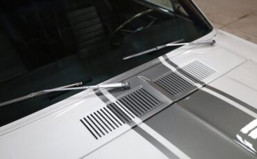 Ford-Mustang-1967-Wimbledon-White-Black-ampamp-Gray-23