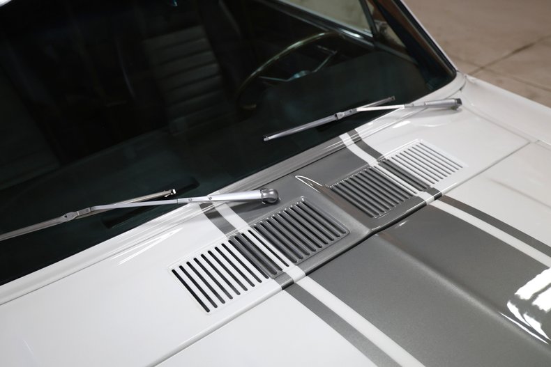 Ford-Mustang-1967-Wimbledon-White-Black-ampamp-Gray-23