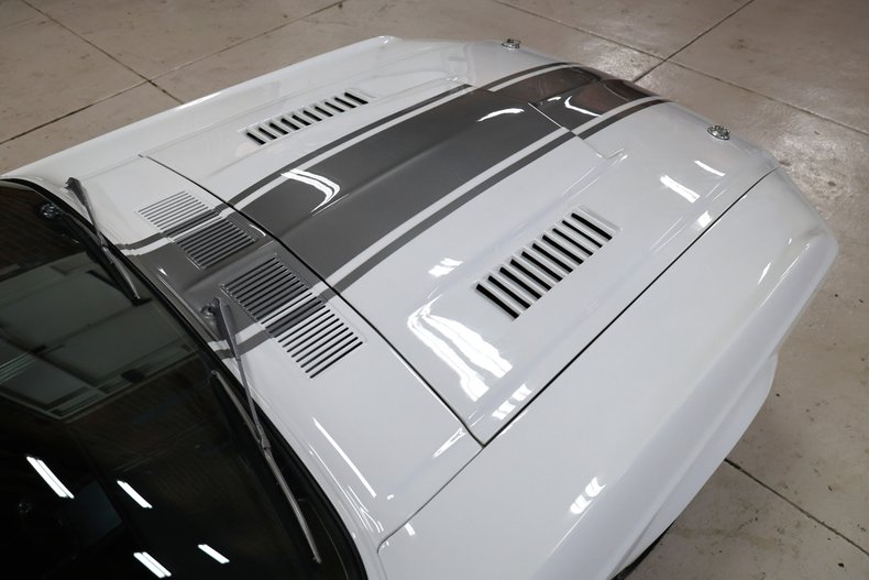 Ford-Mustang-1967-Wimbledon-White-Black-ampamp-Gray-24