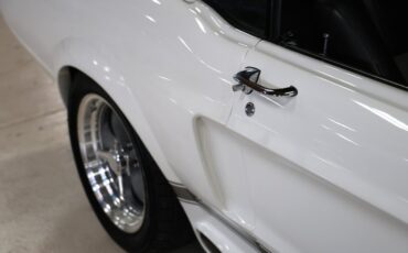 Ford-Mustang-1967-Wimbledon-White-Black-ampamp-Gray-25
