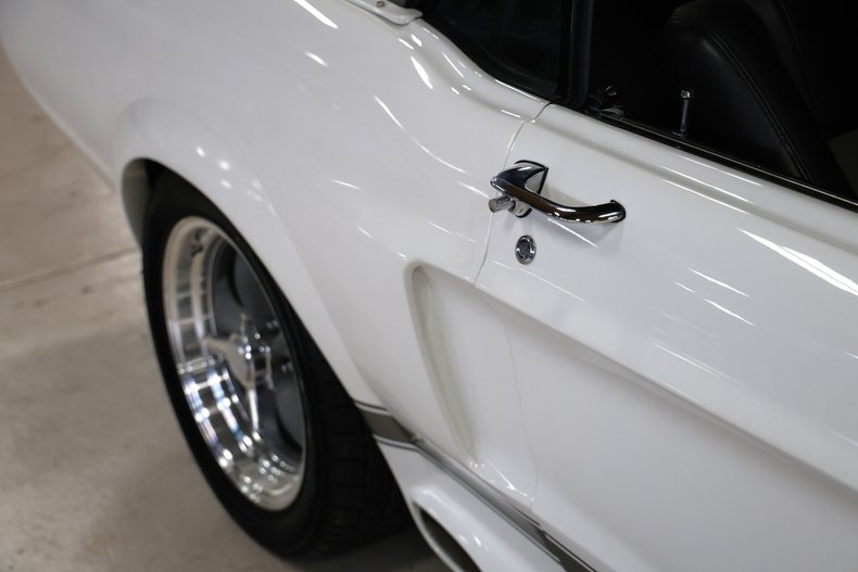 Ford-Mustang-1967-Wimbledon-White-Black-ampamp-Gray-25