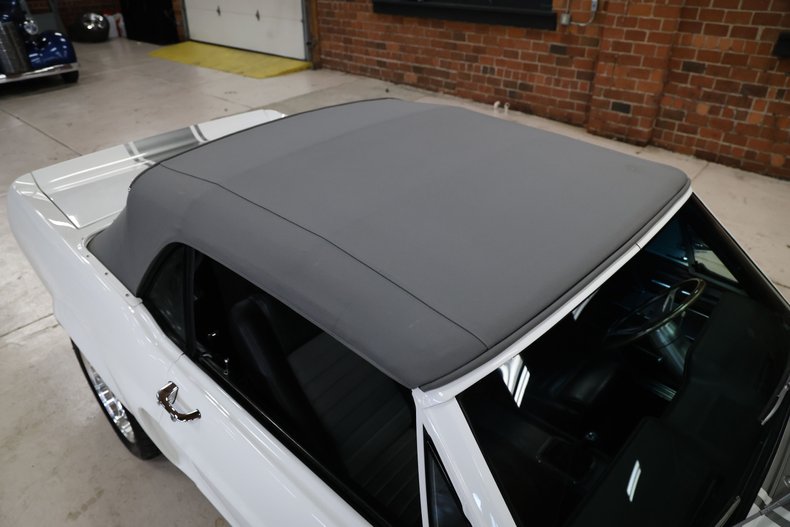 Ford-Mustang-1967-Wimbledon-White-Black-ampamp-Gray-26