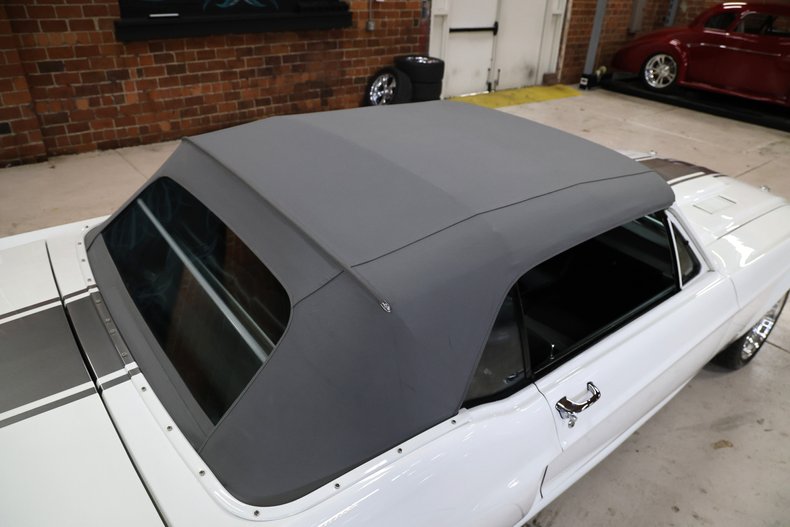 Ford-Mustang-1967-Wimbledon-White-Black-ampamp-Gray-27