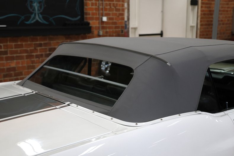 Ford-Mustang-1967-Wimbledon-White-Black-ampamp-Gray-28