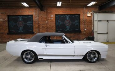 Ford-Mustang-1967-Wimbledon-White-Black-ampamp-Gray-30
