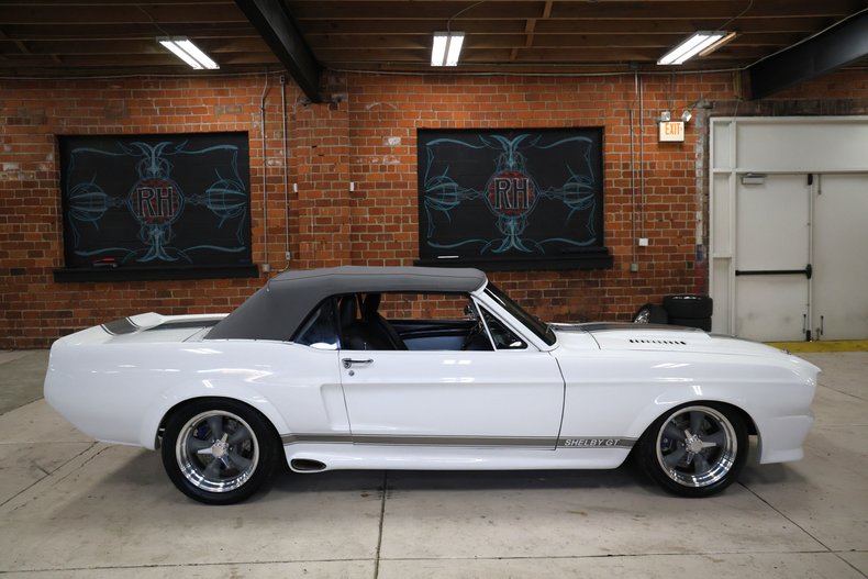 Ford-Mustang-1967-Wimbledon-White-Black-ampamp-Gray-30