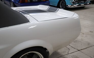 Ford-Mustang-1967-Wimbledon-White-Black-ampamp-Gray-44