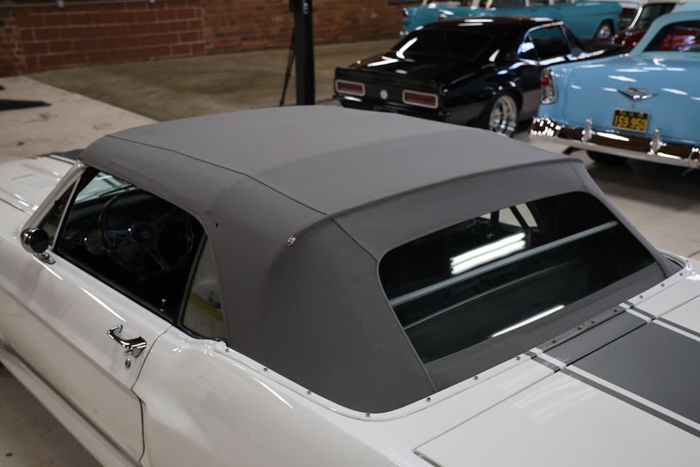 Ford-Mustang-1967-Wimbledon-White-Black-ampamp-Gray-45